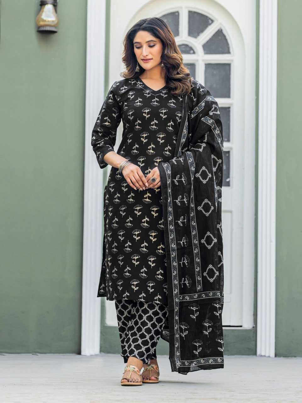 Black Kurti Set with Cotton Blend Print