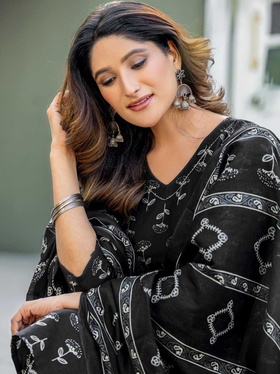 Black Kurti Set with Cotton Blend Print