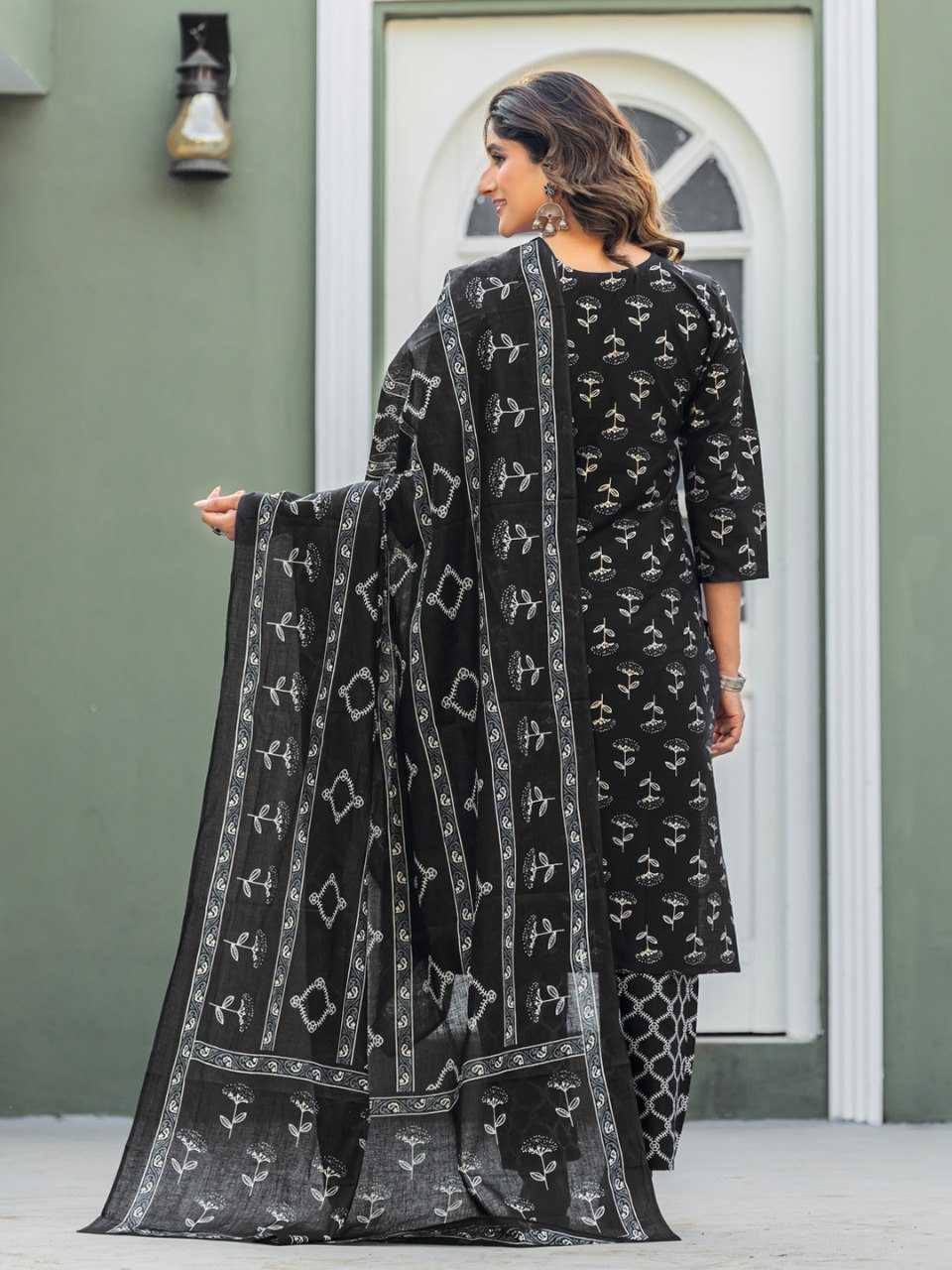 Black Kurti Set with Cotton Blend Print