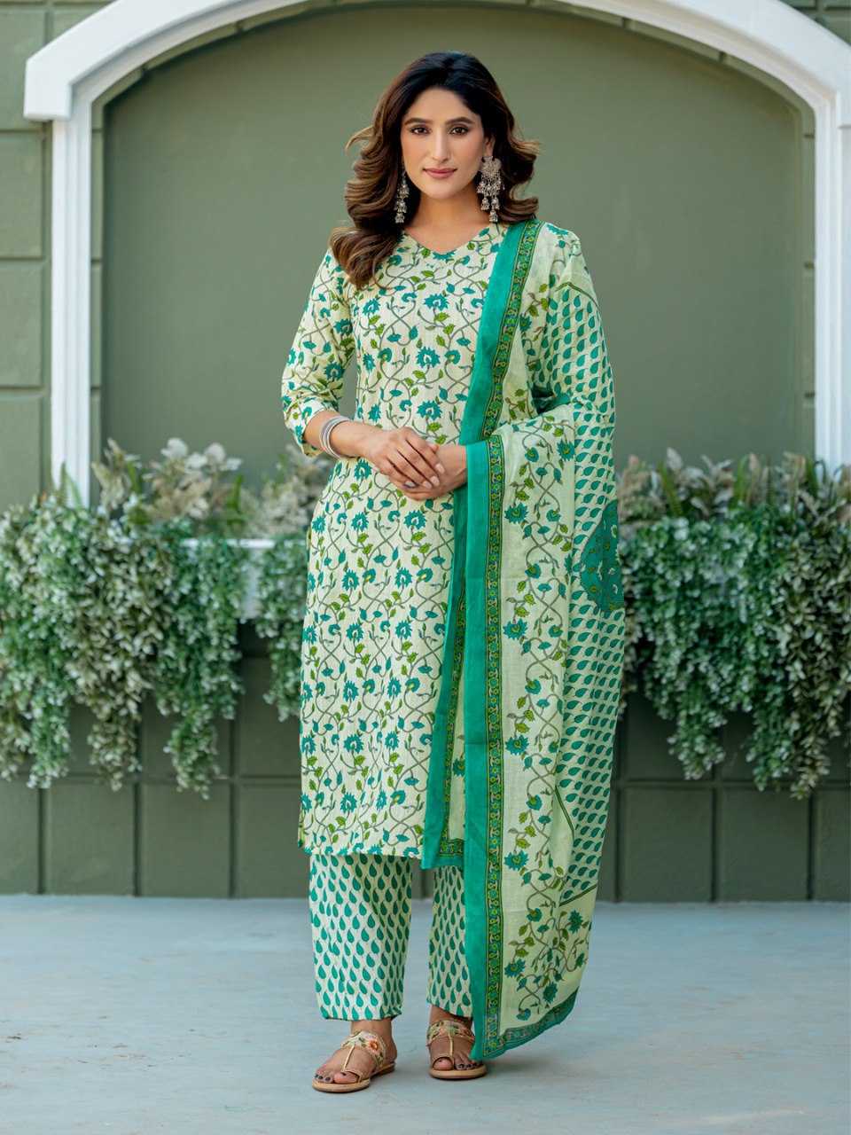 Green Kurti Set with Cotton Blend Print