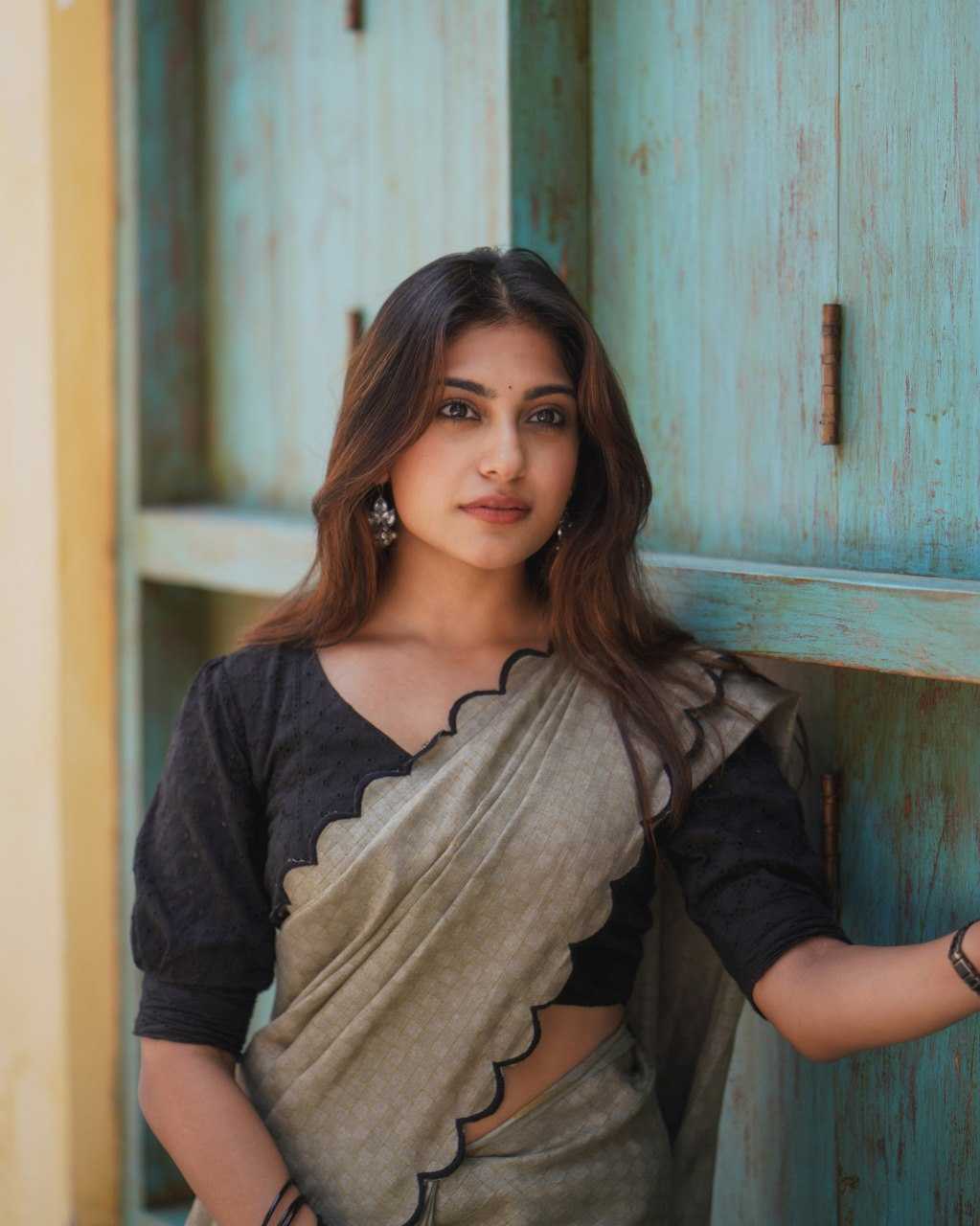Gadhawal Chex Arca Work Grey Cotton Saree