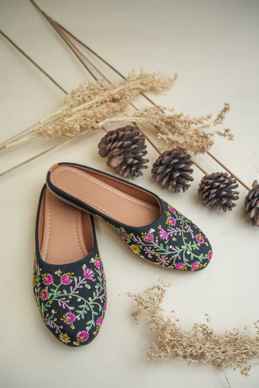 Black Embroidery Work Jutti