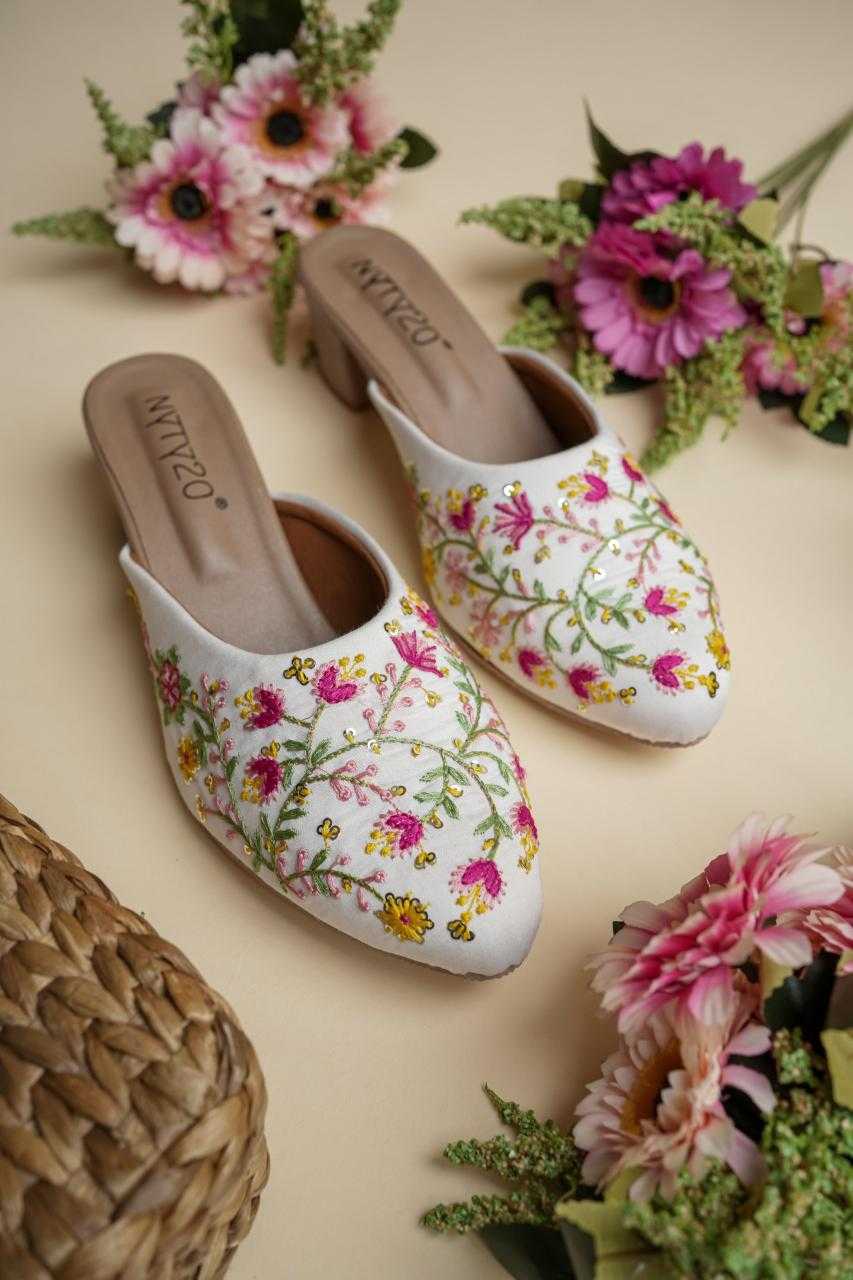 White Color Floral Vine Embroidered Jutti