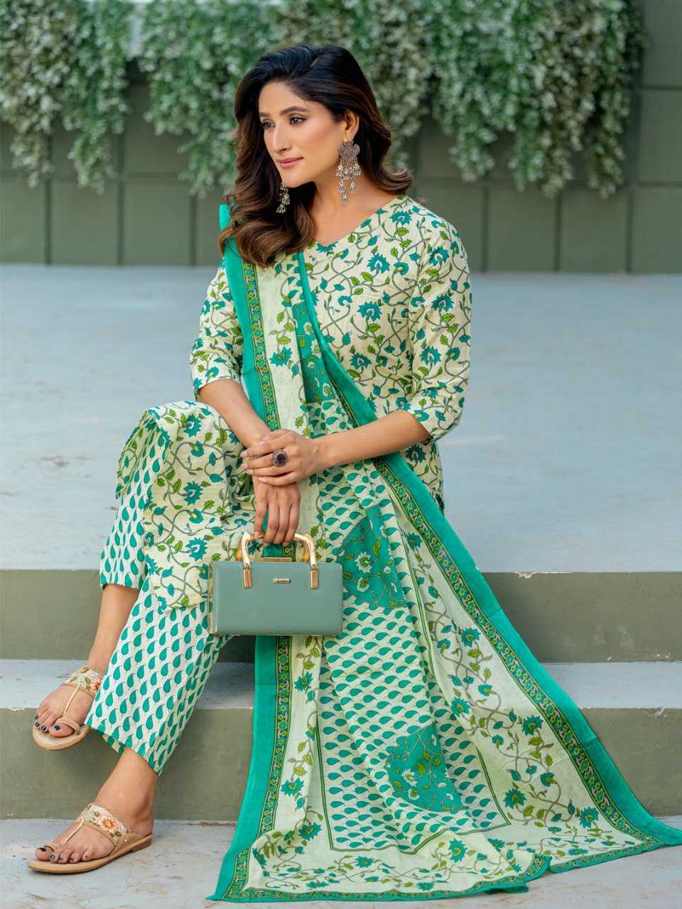 Green Kurti Set with Cotton Blend Print