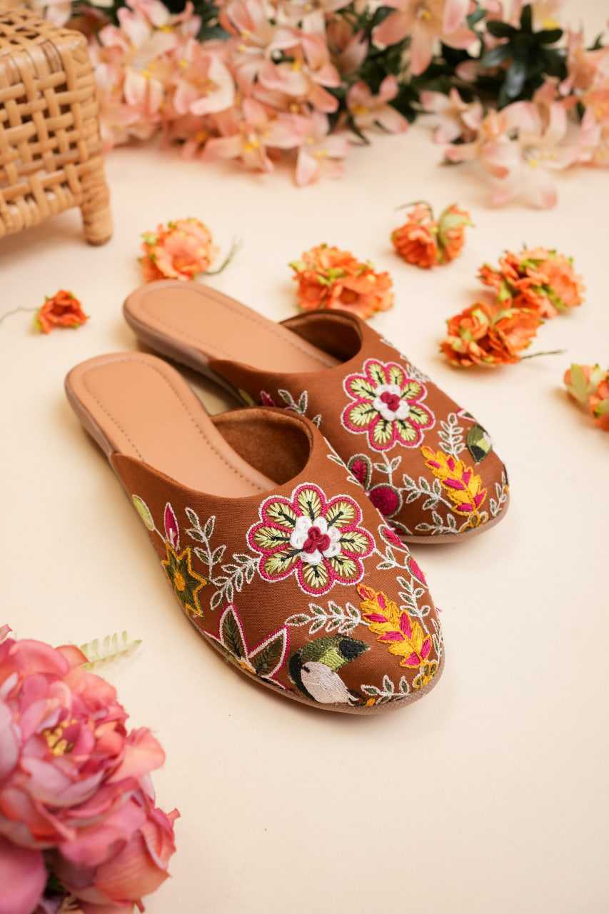 Brown Jutti Multi Floral design with Vines