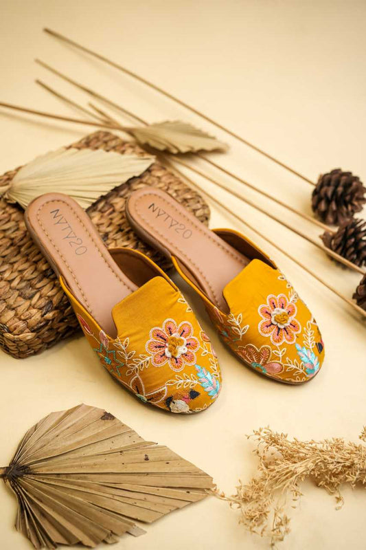 Mustard Yellow Color Juttis