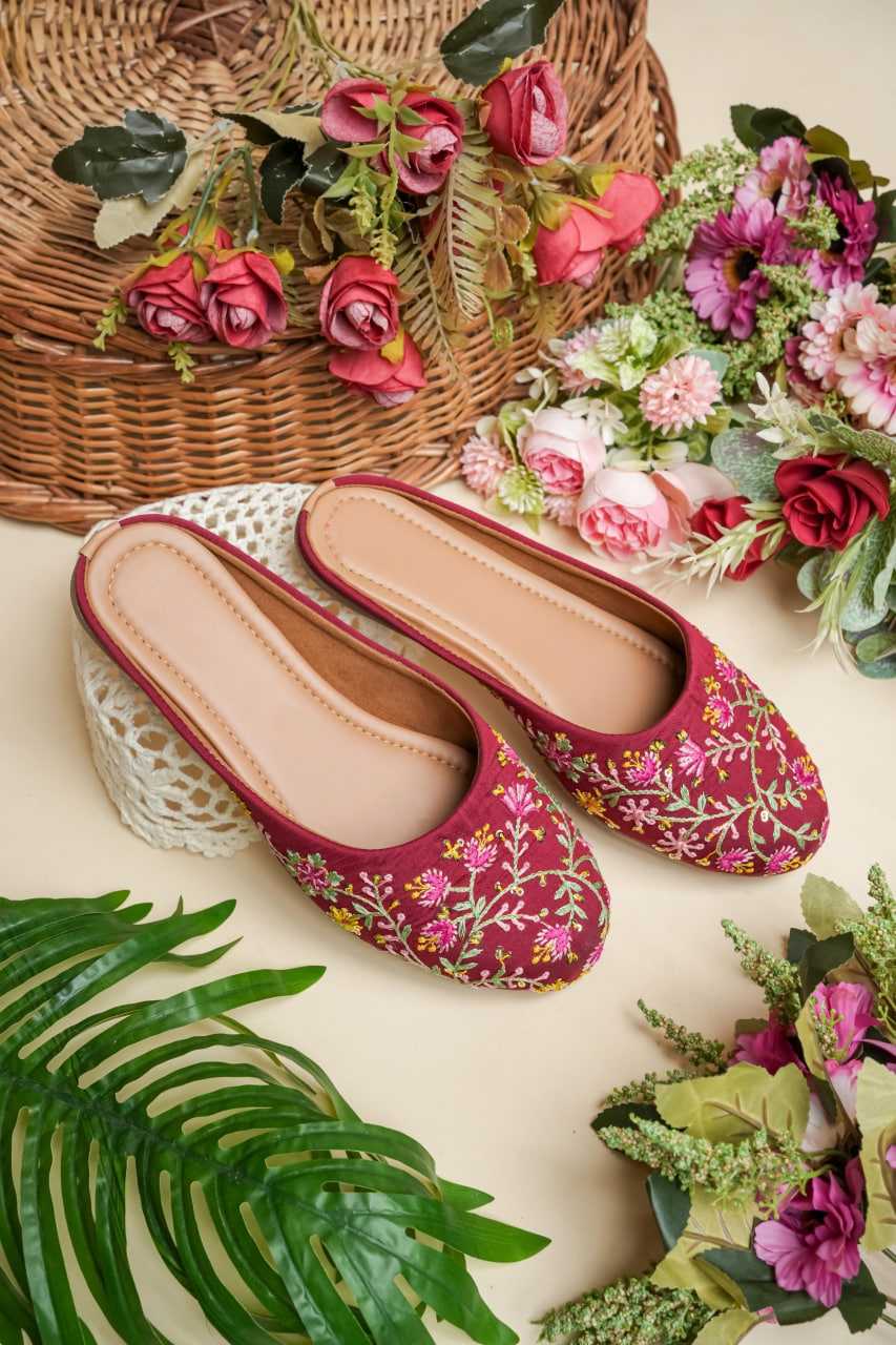 Red Embroidery Work Jutti