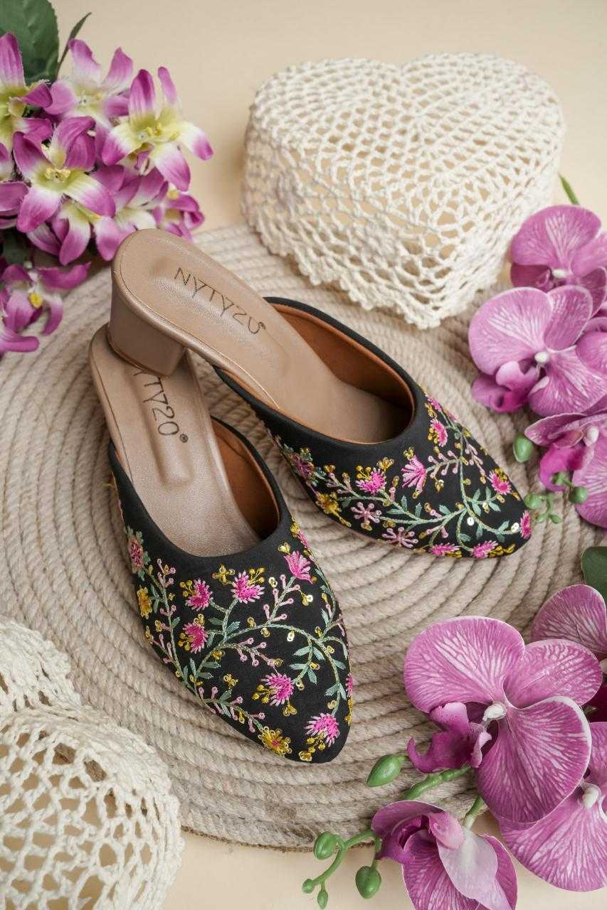 Black Color Floral Vine Embroidered Jutti