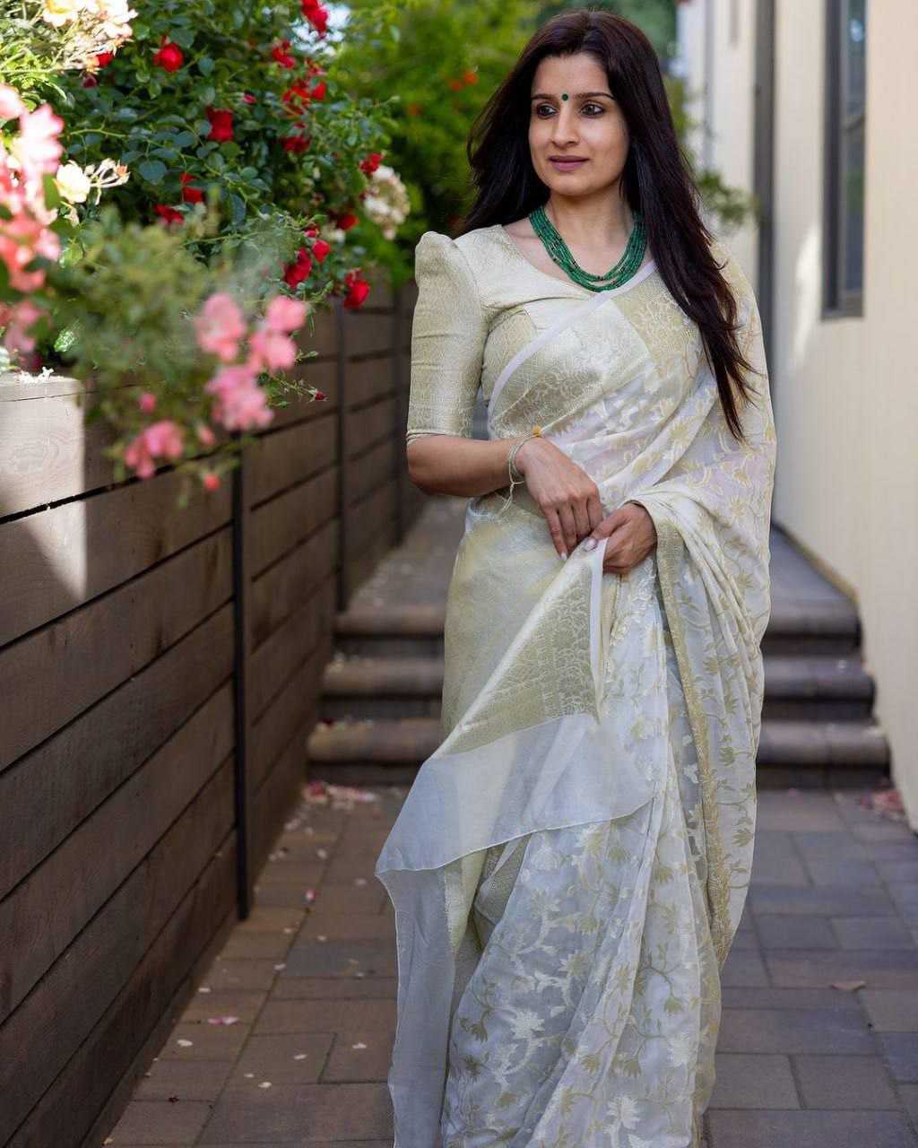Beautiful Rich Pallu & Jacquard Work On All Over The Saree