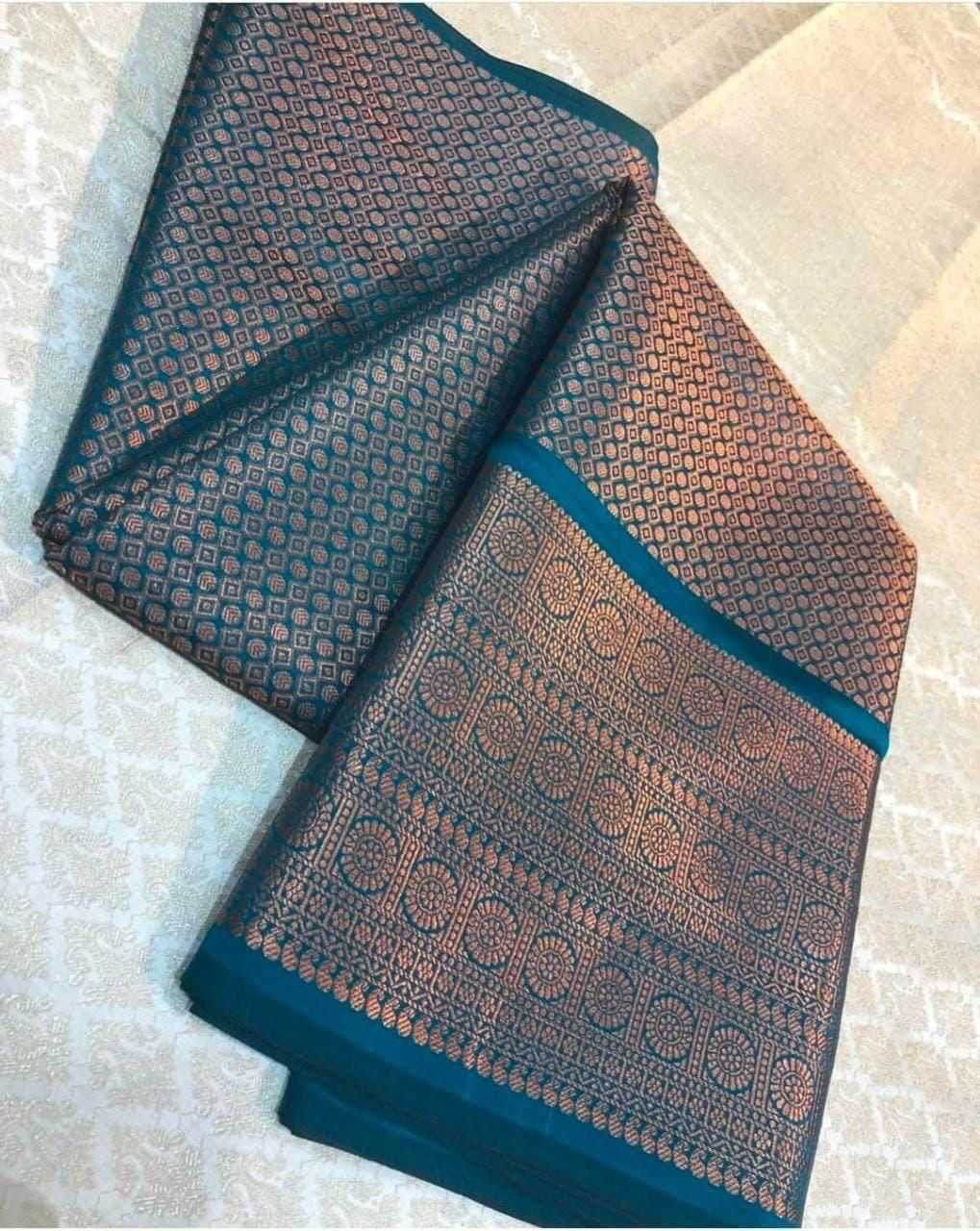 Soft Lichi Morpich Silk Saree With Rich Pallu And Jacquard Work
